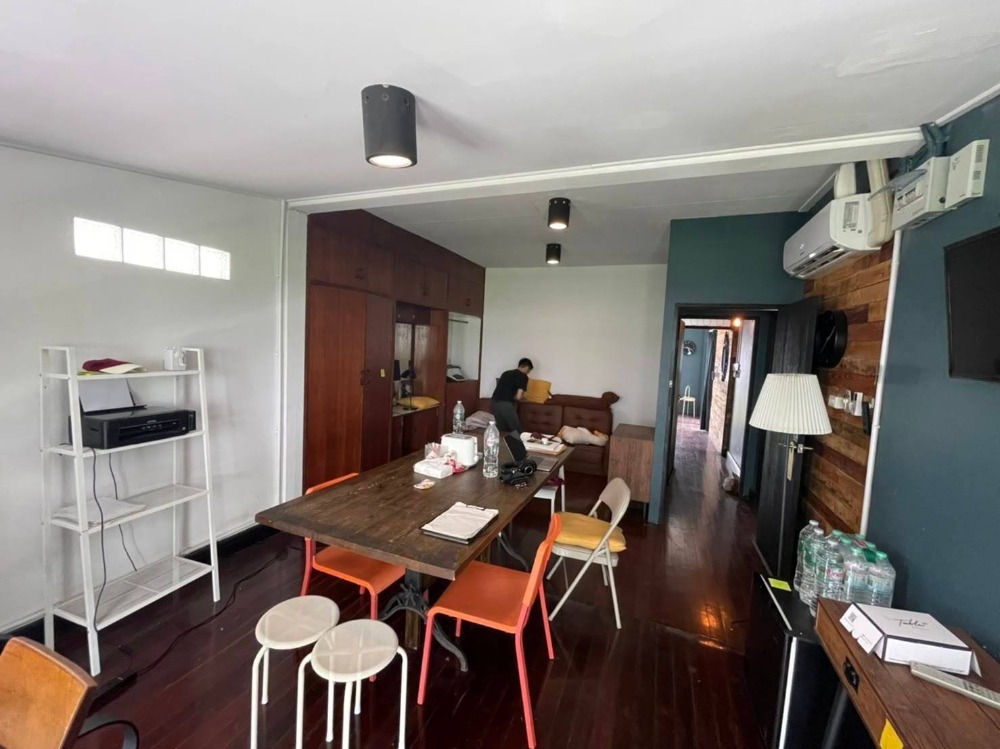House for rent, location at Siam MBK, only 100 meters from BTS National Stadium. House for rent, location at Siam MBK, only 100 meters from BTS National Stadium.
