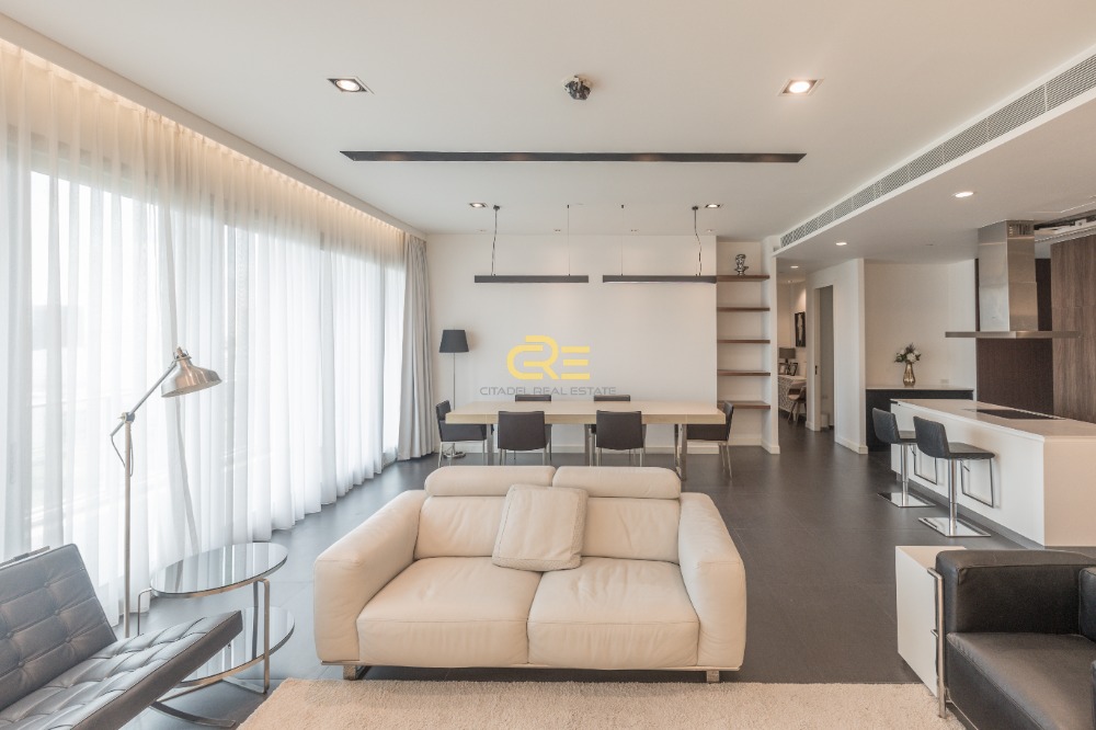 High Floor, Newly Renovated, Luxury Furnished 3 Beds Unit Facing The Royal Bangkok Sports Club! High Floor, Newly Renovated, Luxury Furnished 3 Beds Unit Facing The Royal Bangkok Sports Club!