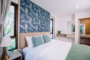 Condo for sale, Lumpini Park Beach Cha-am 2, size 2 bedrooms, 64 sq m., beautiful built-ins, corner room next to the sea, with balcony.