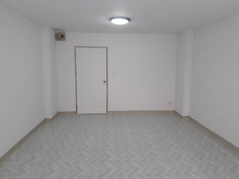 Small storage room for rent, Chaengwattana 14, Baan Suan Chaengwattana B Building, No. 37/119, 1st floor, Wat Weluwanaram Rd. Soi Weluwanarai 38, Thung Si Kan, Don Mueang, size 31 sq m. Call O2,512,59O9, O86,397,4454