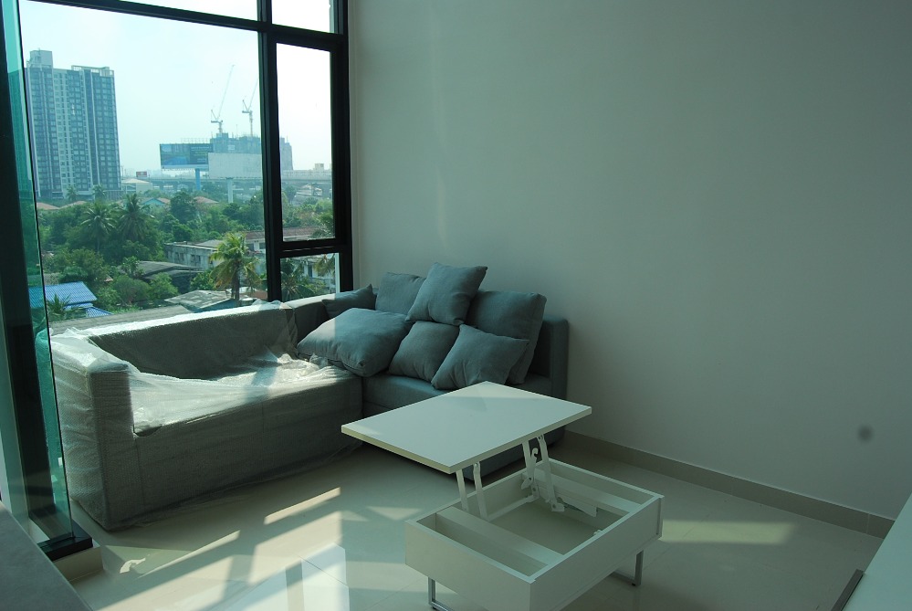 Duplex 1 bedroom, quiet, open view, Zelle Rattanathibet. Duplex 1 bedroom, quiet, open view, Zelle Rattanathibet.
