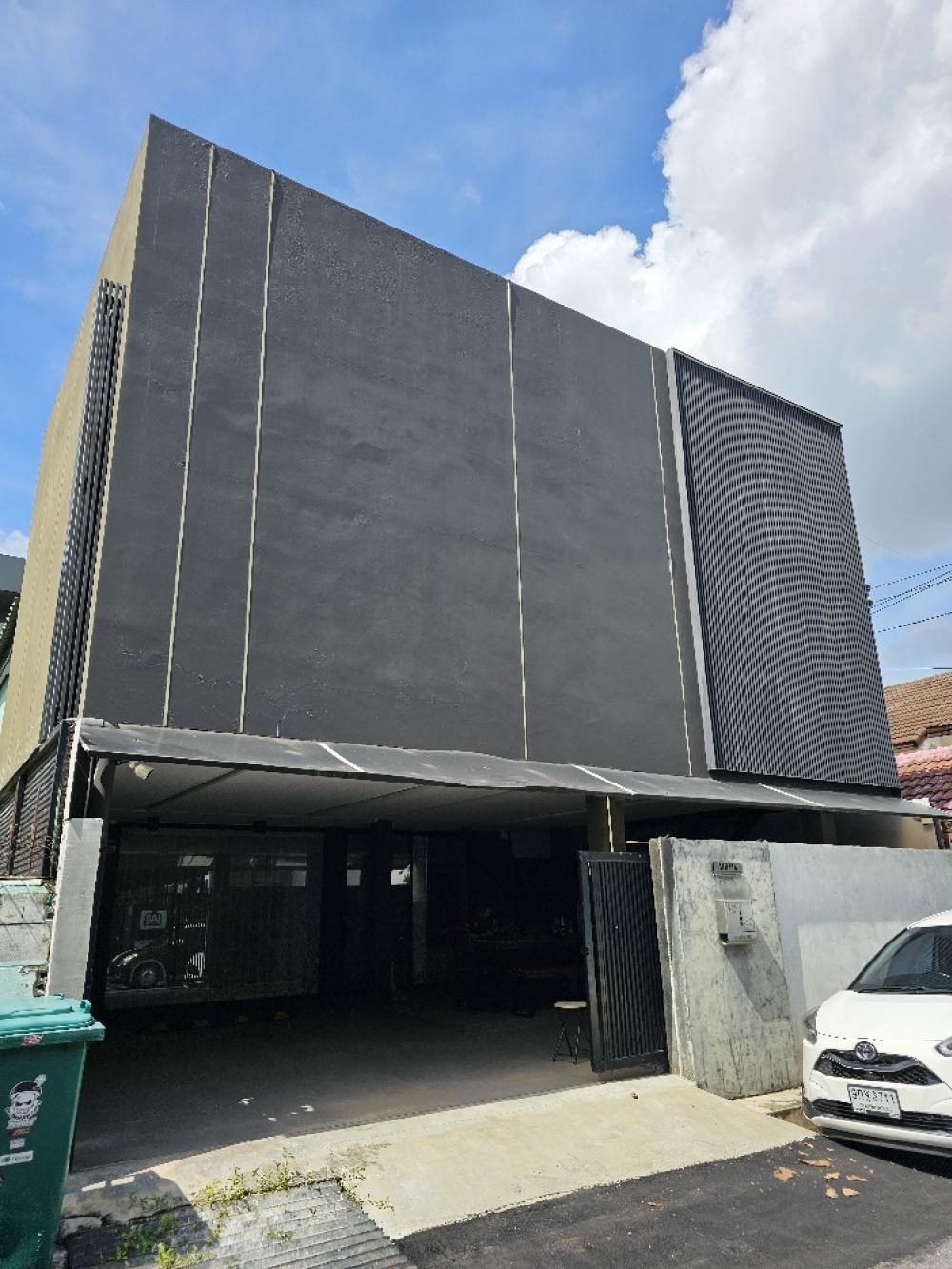 🏡 Single house, Soi Sap Pracha Pracha Uthit Road Good location, alley next to the road along the expressway. Near SC PARK hotel intersection / 2 floors, 50 square meters, 2 bedrooms, 2 bathrooms, 1 studio, additional decorations, Build-In, ready to mov 🏡 Single house, Soi Sap Pracha Pracha Uthit Road Good location, alley next to the road along the expressway. Near SC PARK hotel intersection / 2 floors, 50 square meters, 2 bedrooms, 2 bathrooms, 1 studio, additional decorations, Build-In, ready to mov