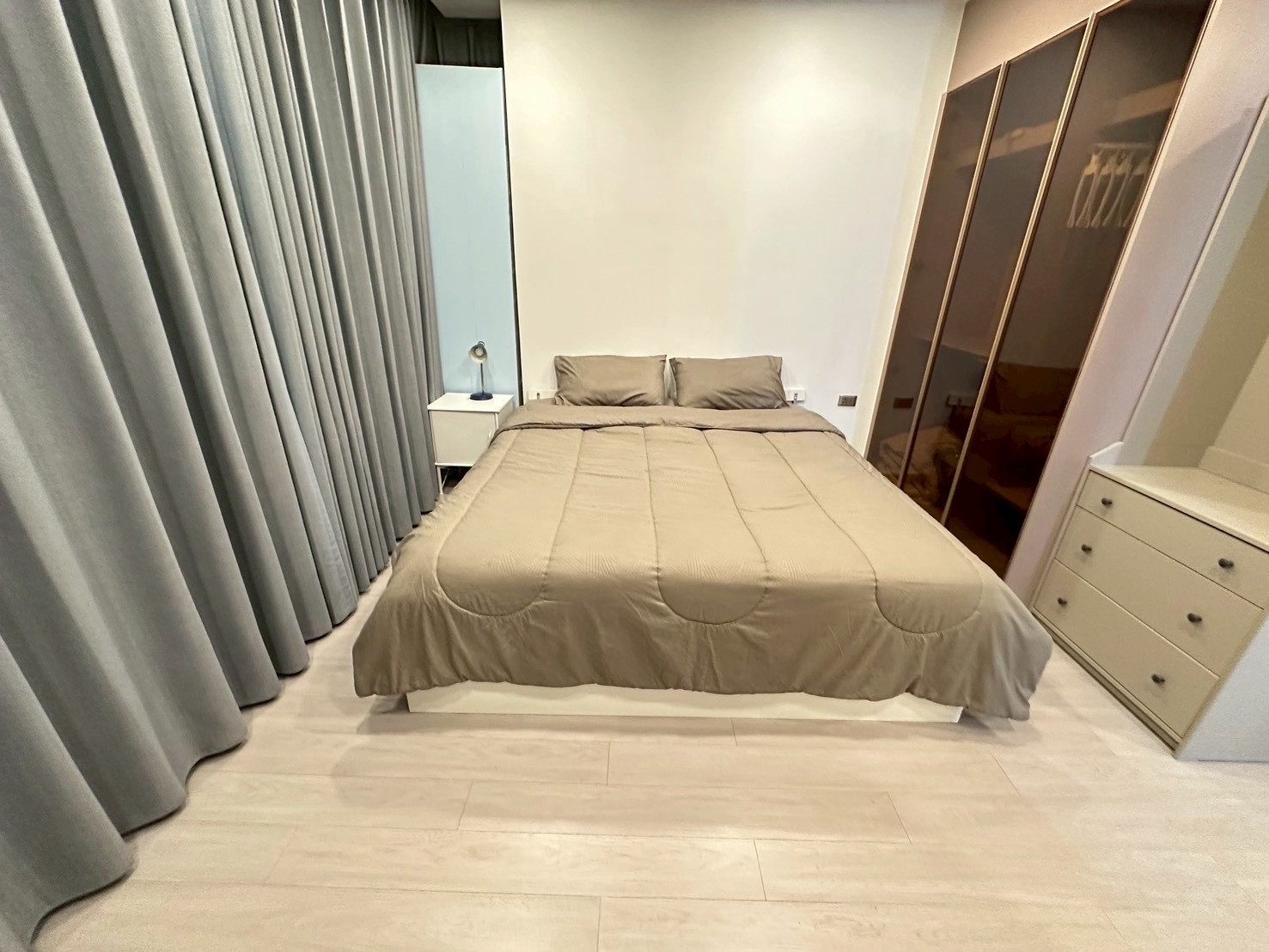 One9five (nice unit, high floor) One9five (nice unit, high floor)