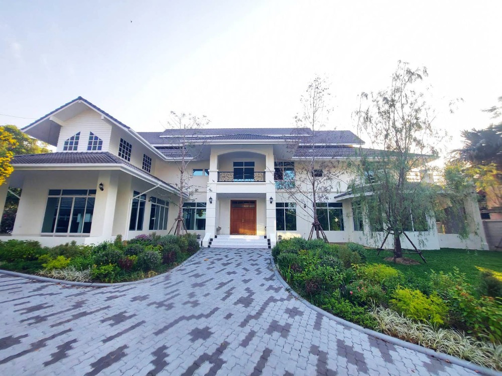 Single house, Muang Ake Village, Phahonyothin 87, on 1-0-50 rai of land, total usable area 1,142 square meters.
