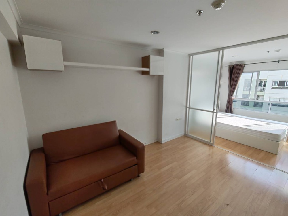 Very good price!!!! Condo for sale, Lumpini Ville Prachachuen-Phongphet 1, Lumpini Ville Prachachuen-Phongphet, 19th floor, area size 32.52 sq m., morning sun room. Complete facilities