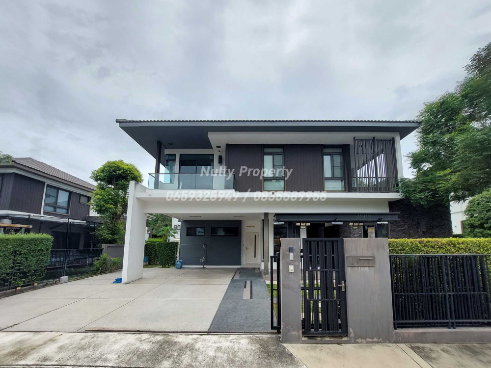 Detached house in Soi Ratchawinit, Manthana 1 Bangna Km.7, usable area 236 sq m.