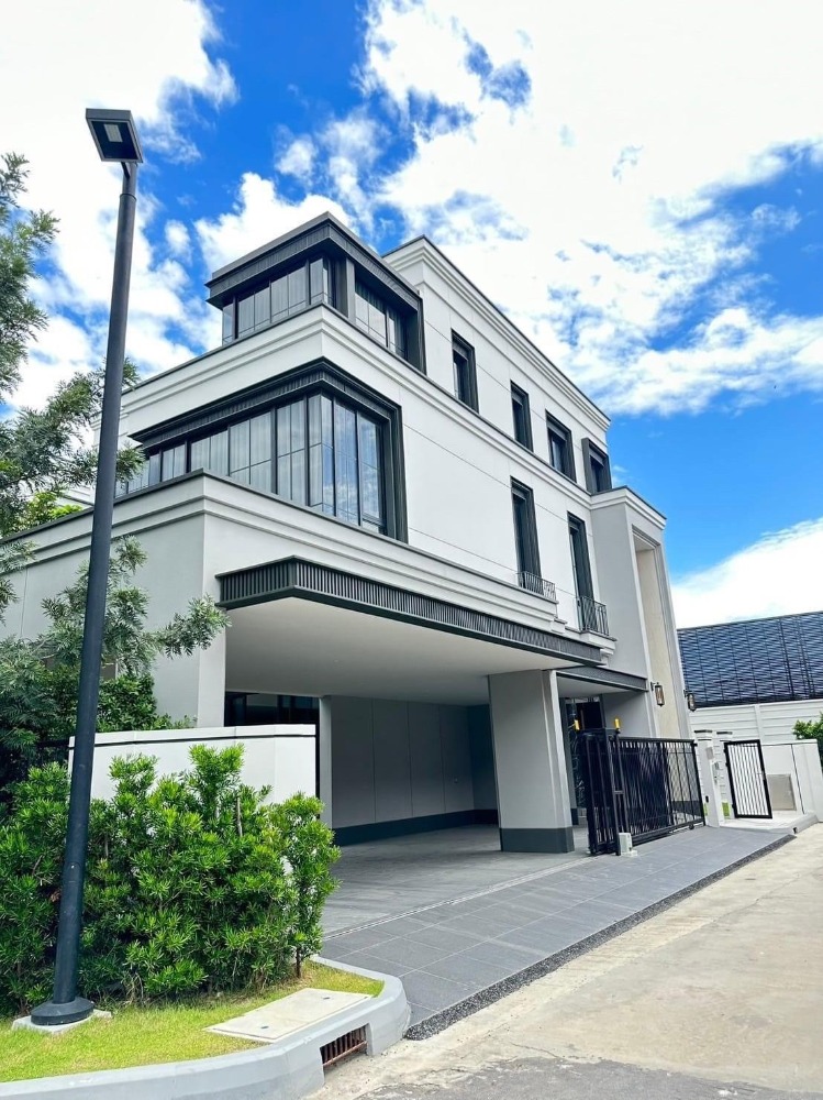 ◣ Super Luxury◥ บ้านเดี่ยว 2 ชั้น 115 ตร.ว. | 5 ห้องนอน 5 ที่จอดรถ | ใกล้ รร.นานาชาติ Brighton College Bangkok 2.7 กม.,  Market Place กรุงเทพกรีฑา 2.5 กม.