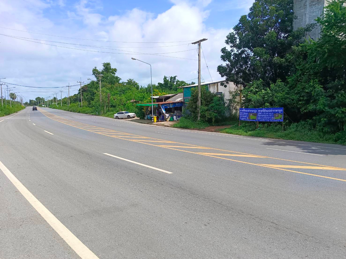 Land for sale, filled, no flooding, in a community, next to Highway 3211 (4 lanes), Ban Chian, Han Kha, Chainat, 17 rai 391 wa, 300,000/rai, suitable for dividing into plots for sale – รูปที่ 3