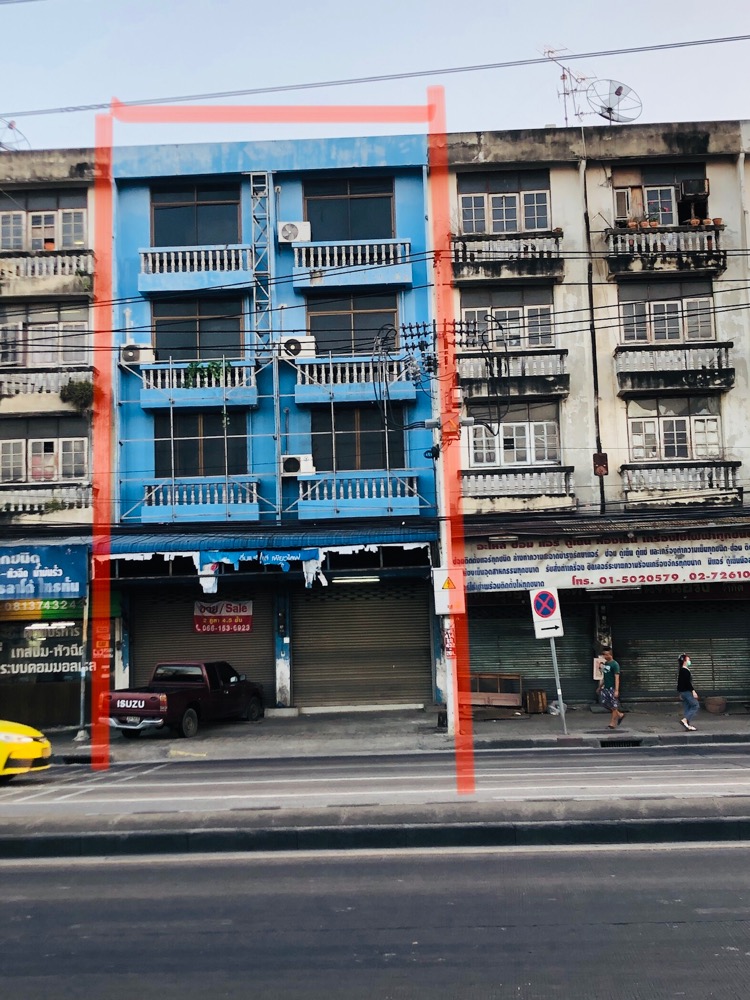 Commercial building for sale with land, 2 units next to each other, 4 and a half floors, good location, next to On Nut main road. Go to Krabang ramp. Commercial building for sale with land, 2 units next to each other, 4 and a half floors, good location, next to On Nut main road. Go to Krabang ramp.
