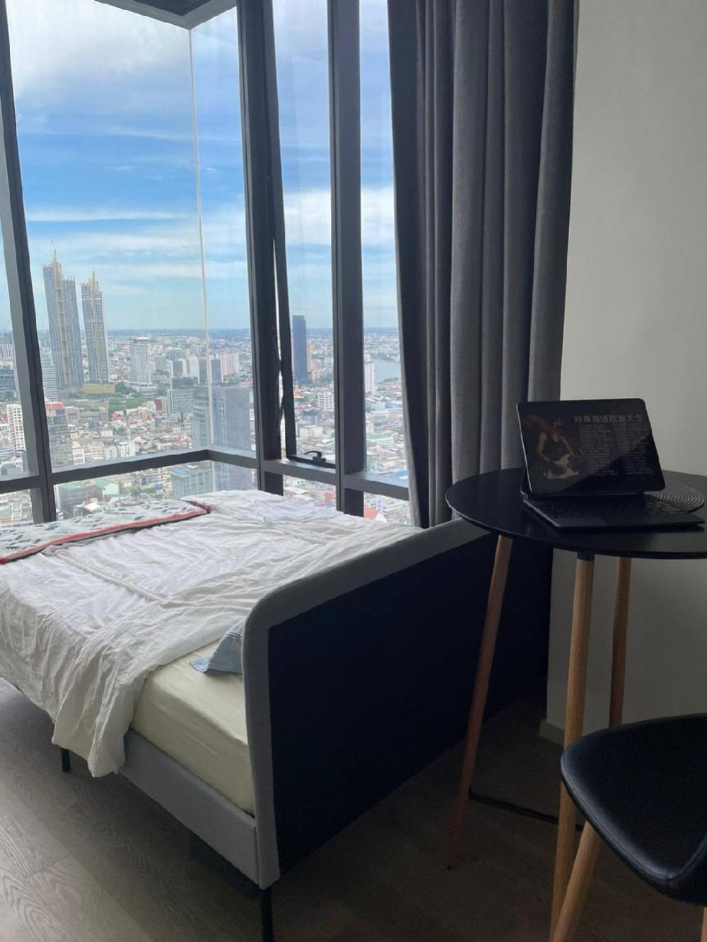 For rent Ashton Silom1 bedroom1batroom35 sqm rent 30,000 per mo rainy 081 8895470