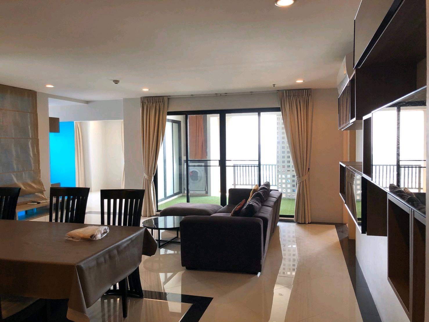 Vista Garden, large room, newly decorated, good price, fully furnished, ready to move in immediately, complete common area, tennis court with 3 rai garden, in the heart of Sukhumvit, 1 minute to the expressway, convenient transportation, near the expressw