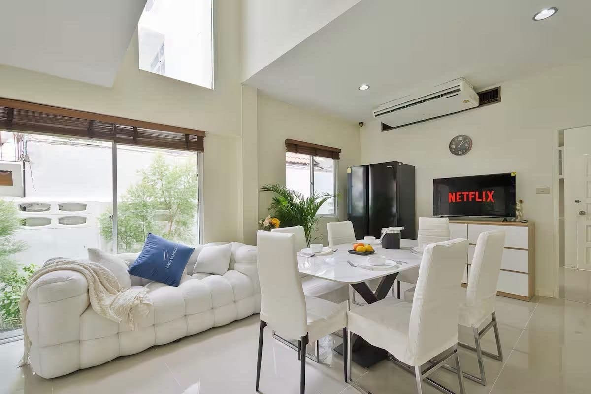 For rent: Home Office-House Sukhumvit 31 Phrom Phong, near Emporium, 4 bedrooms, can do ABNB. For rent: Home Office-House Sukhumvit 31 Phrom Phong, near Emporium, 4 bedrooms, can do ABNB.