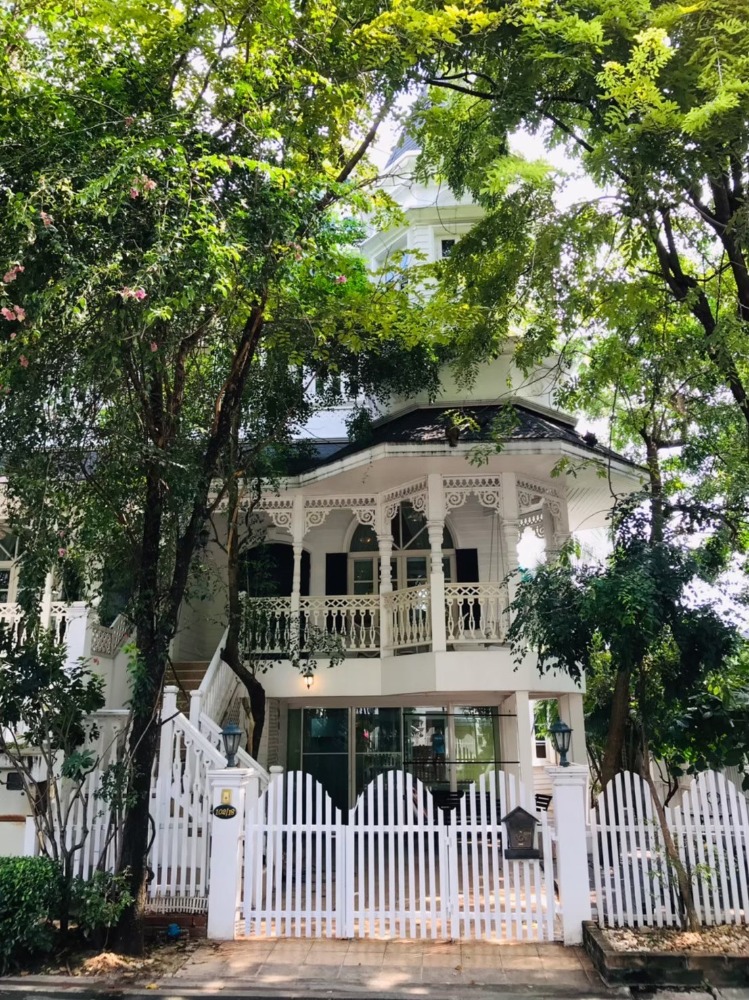 House for rent, Fantasia project, beautifully decorated, air conditioned, fully furnished, 4 bedrooms, 5 bathrooms, rental price 75,000 baht, Bangna Road. House for rent, Fantasia project, beautifully decorated, air conditioned, fully furnished, 4 bedrooms, 5 bathrooms, rental price 75,000 baht, Bangna Road.