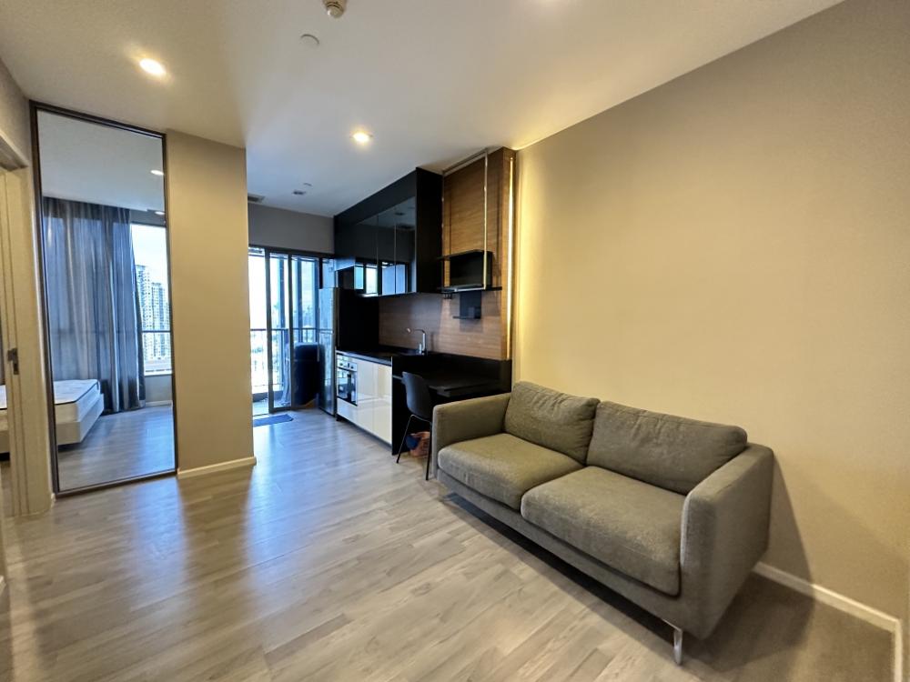 🌈 (𝐅𝐨𝐫 𝐅𝐨𝐫 𝐑𝐞𝐧𝐭) The Room Sathorn Condo, Louis 🔸 Size 35 SQM.🔸1 Bedroom 1 Bathrooms 💰 Rent 18,000/month (1 year rental contract) 🌈 (𝐅𝐨𝐫 𝐅𝐨𝐫 𝐑𝐞𝐧𝐭) The Room Sathorn Condo, Louis 🔸 Size 35 SQM.🔸1 Bedroom 1 Bathrooms 💰 Rent 18,000/month (1 year rental contract)