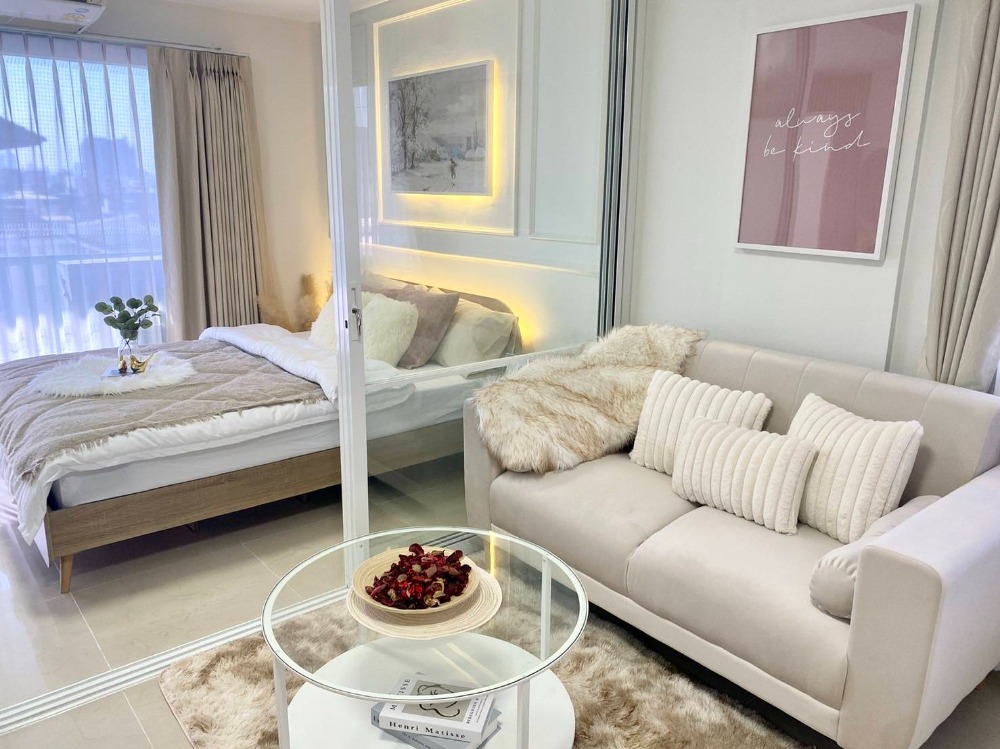 Here comes a beautiful room at a lovely price.