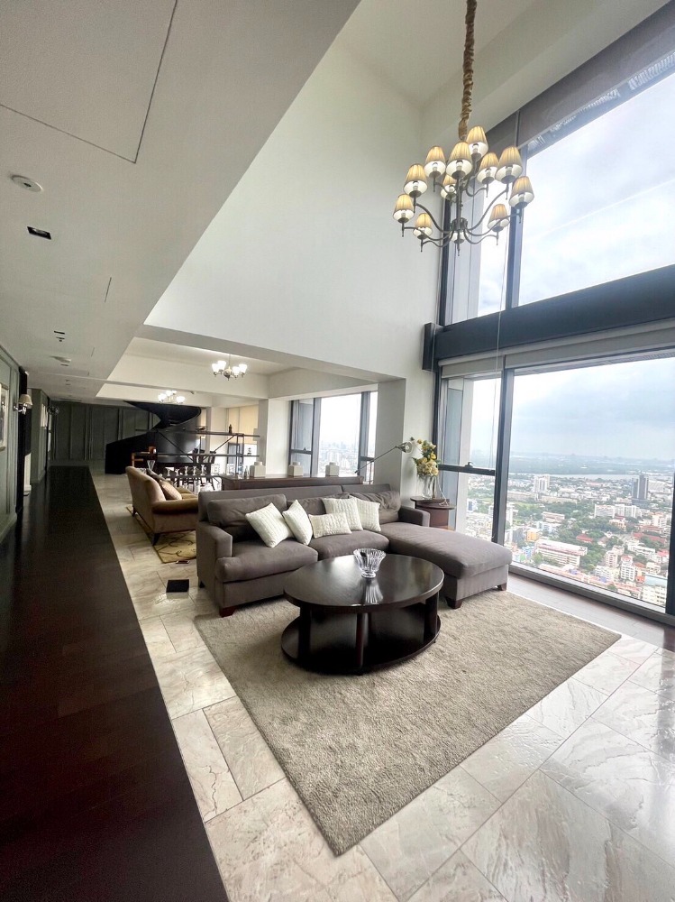 366sqm Spacious Luxury 4 beds Duplex Condo for rent at The Met