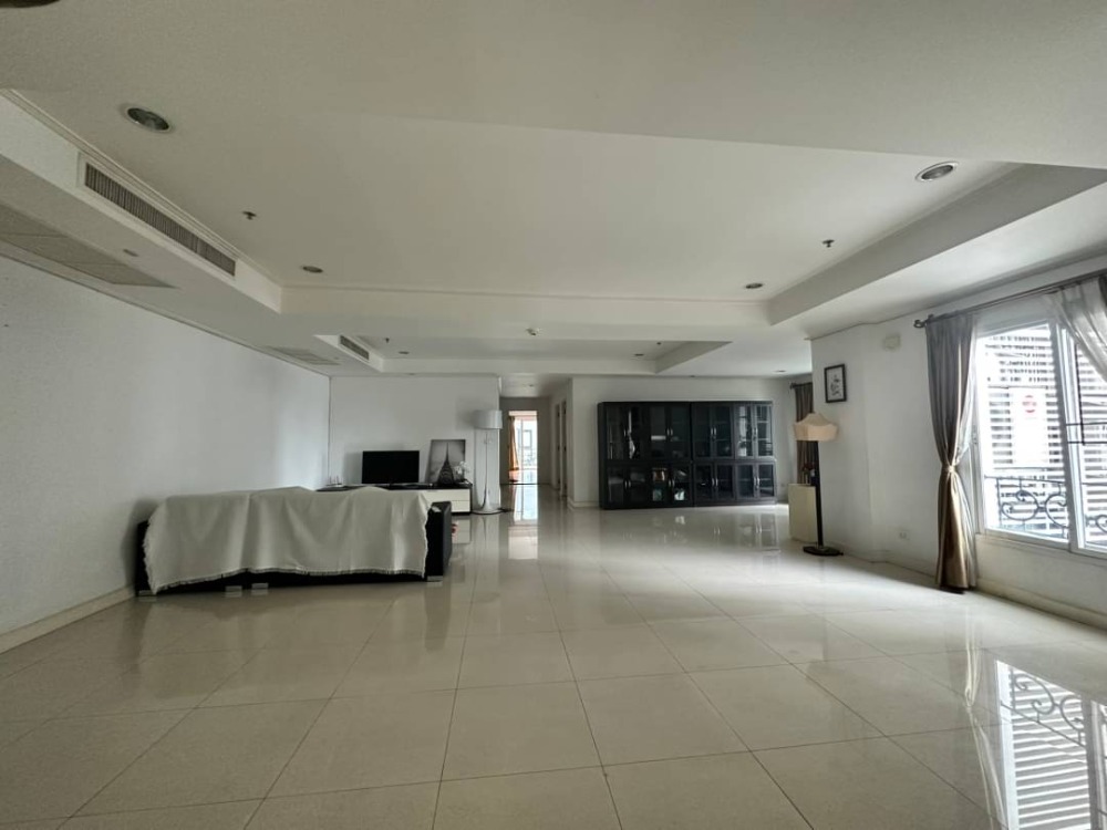 182sqm Spacious Beautiful 3 Bedrooms for Sale at La Vie En Rose