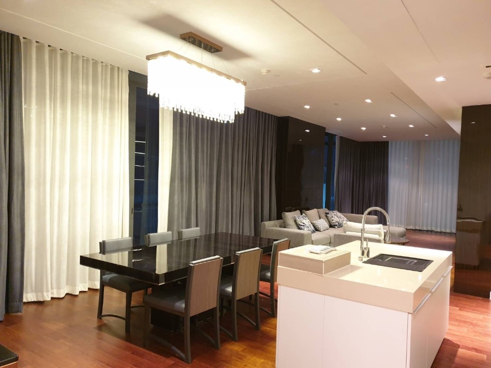 190sqm Modern Luxury 3 bedrooms for Sale at Marque Sukhumvit 39