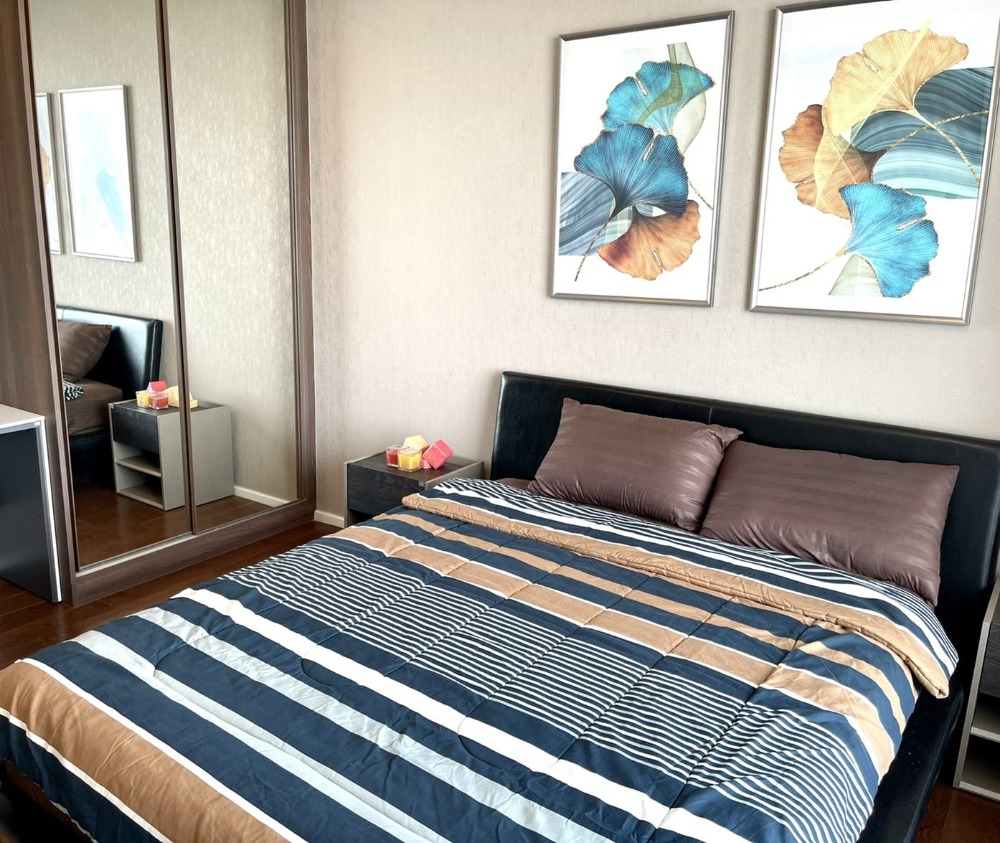 160sqm Riverside High Rise 3 Bedrooms Condo for Sale at Menam Residences