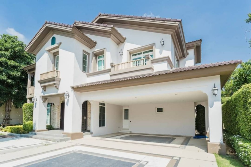 Nantawan Bangna km.7 : 2-story detached house near Main Lake.