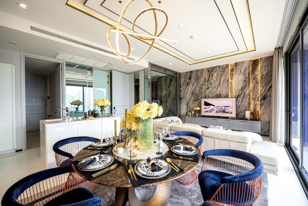 ♦ Super luxury ♦ ชั้น 10+ 137.00 ตร.ม. | 2 ห้องนอน ตกแต่งสวย | คอนโดใกล้ BTS พร้อมพงษ์ เพียง 1 นาที, Emporium และ EmQuartier 2 นาที