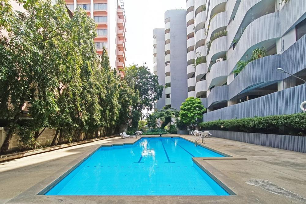 Private Duplex Condominium for sales pets Friendly at Sukhumvit 24 near BTS Phrom pong 410 sqm. 4beds 6baths 1 kitchen 1 working room
