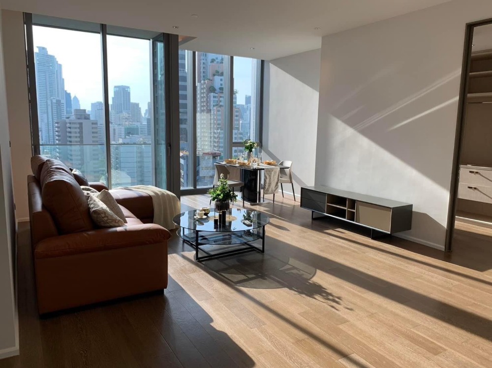 ● Prime Location ● 110 sq.m. | 2 Beds plus with balcony, fully Furnished | Near BTS Phrom Phong 2 mins, Emporium 2 mins. ● Prime Location ● 110 sq.m. | 2 Beds plus with balcony, fully Furnished | Near BTS Phrom Phong 2 mins, Emporium 2 mins.