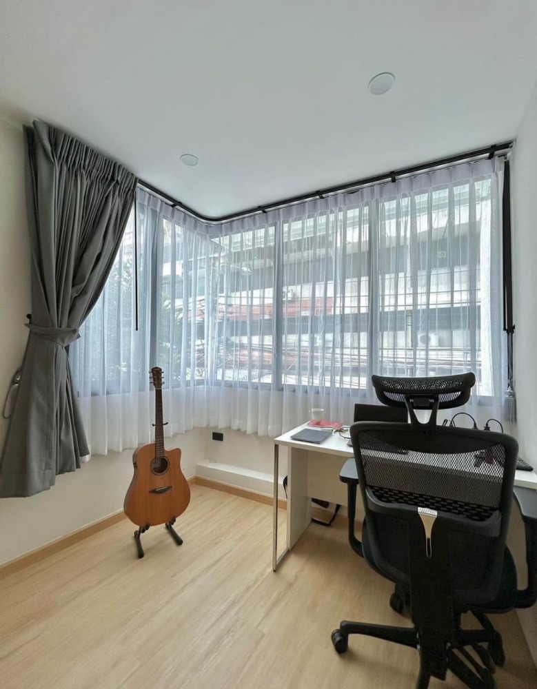 ทาวน์เฮ้าส์ ซอยสาทร 21 | 36 ตร.ว. 4 ชั้น | 6 ห้องนอน เหมาะทำ Home Office AirBnb | ใกล้ BTS สะพานตากสิน – รูปที่ 2