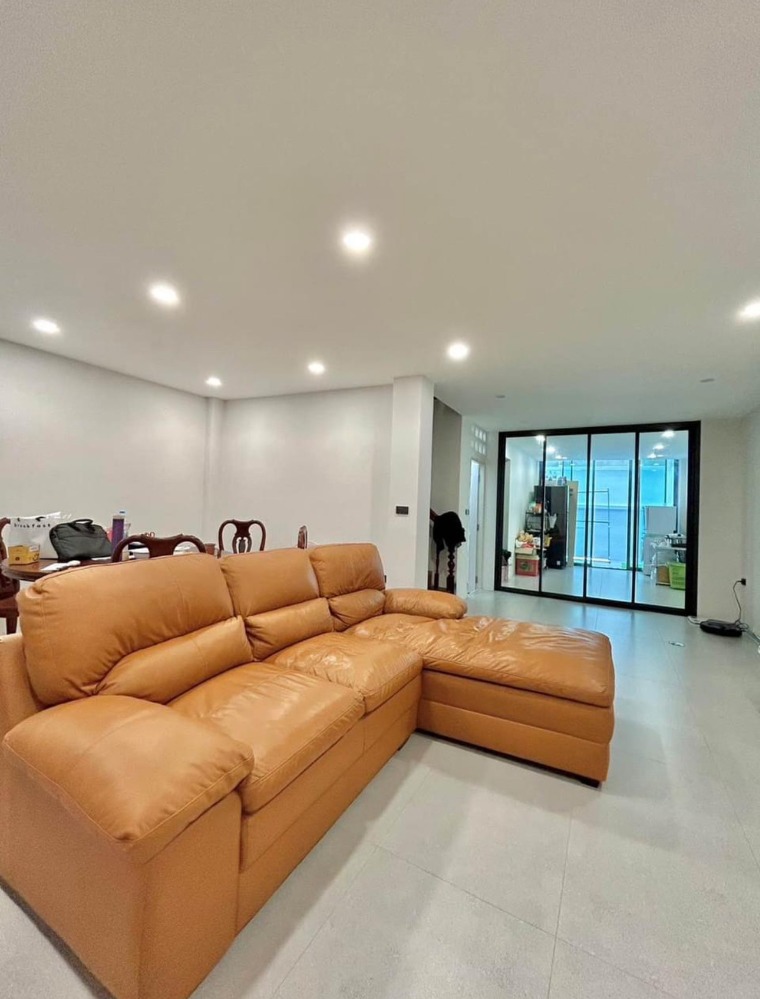ทาวน์เฮ้าส์ ซอยสาทร 21 | 36 ตร.ว. 4 ชั้น | 6 ห้องนอน เหมาะทำ Home Office AirBnb | ใกล้ BTS สะพานตากสิน – รูปที่ 3