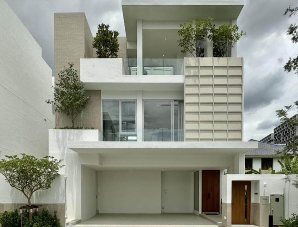 ● Modern style ● 4-Story Detached House in the City Center | 51.00 sq.w. 4 Beds | near KIS International School 3 mins, Bangkok Hospital 12 mins ● Modern style ● 4-Story Detached House in the City Center | 51.00 sq.w. 4 Beds | near KIS International School 3 mins, Bangkok Hospital 12 mins