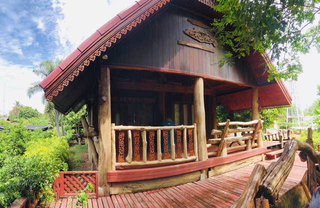 Land for sale 215 sq m. with detached house. Along the Mae Klong River, resort style, Photharam, Ratchaburi, shady, good atmosphere, suitable for relaxing.