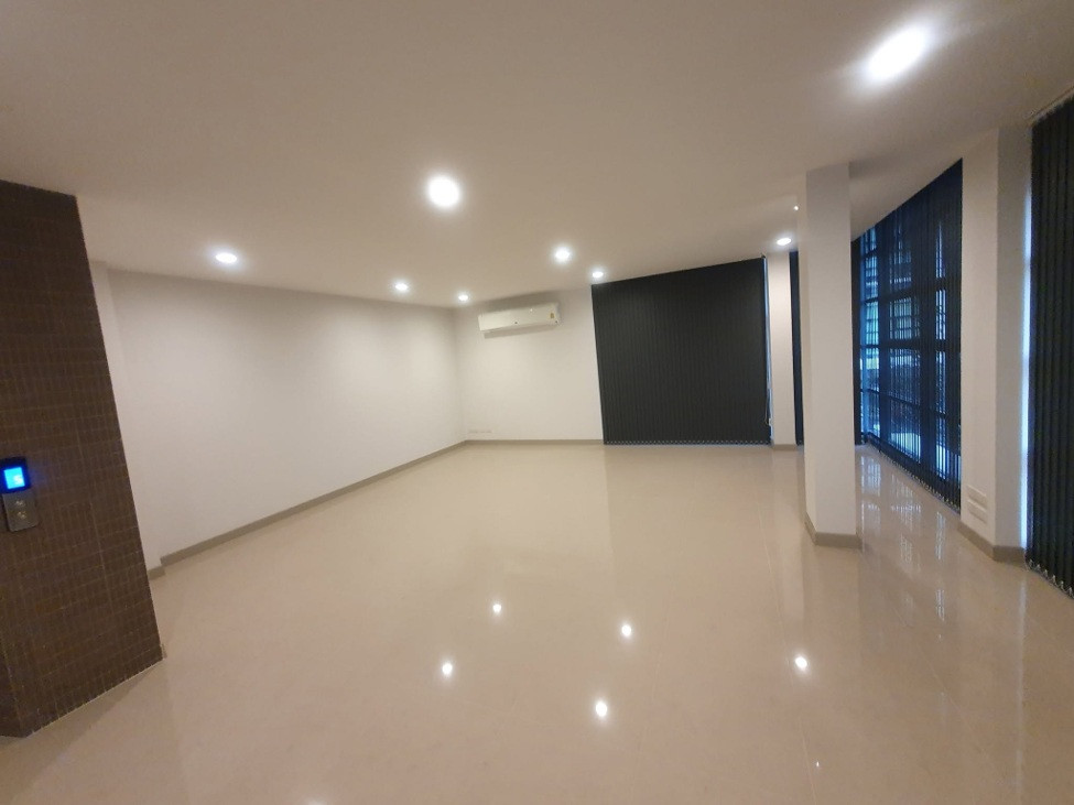For Rent Home Office / Home Office 5 floors / Location Rama 9 / The Element Rama 9 Project / The Element Rama 9 / Behind The Nine / 9 air conditioners / built-in elevator, parking for 6 cars / can be used as an office, can register a company – รูปที่ 4