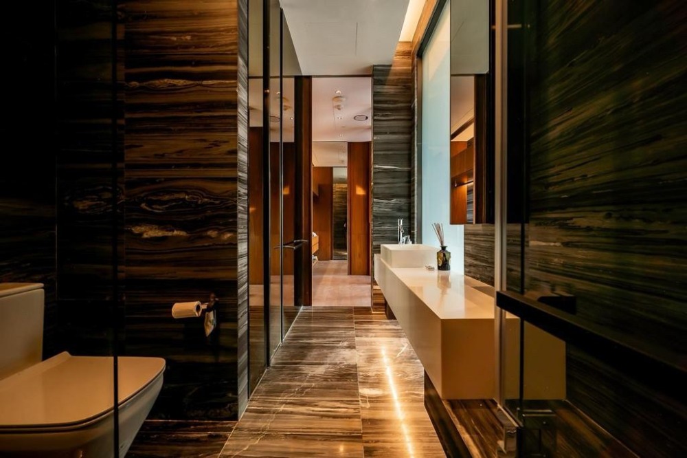 ♦ Luxury style ♦ ชั้น 45++ 135.00 ตร.ม. | 1 ห้องนอน ตกแต่งครบ | ใกล้ Airportlink สถานีมักกะสัน 1 นาที, โรงพยาบาลบำรุงราษฎร์  6 นาที, MRT สถานีเพชรบุรี 9 นาที – รูปที่ 4