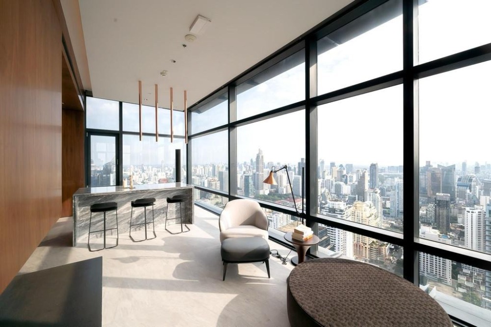 ♦ Luxury style ♦ ชั้น 45++ 135.00 ตร.ม. | 1 ห้องนอน ตกแต่งครบ | ใกล้ Airportlink สถานีมักกะสัน 1 นาที, โรงพยาบาลบำรุงราษฎร์  6 นาที, MRT สถานีเพชรบุรี 9 นาที – รูปที่ 2