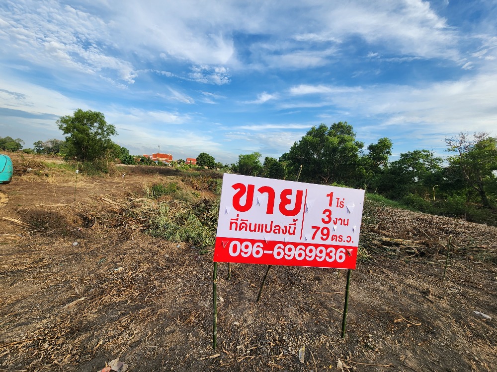 😊Beautiful land for sale in Bang Bo, almost 2 rai😊 Front next to the road, back next to the canal.