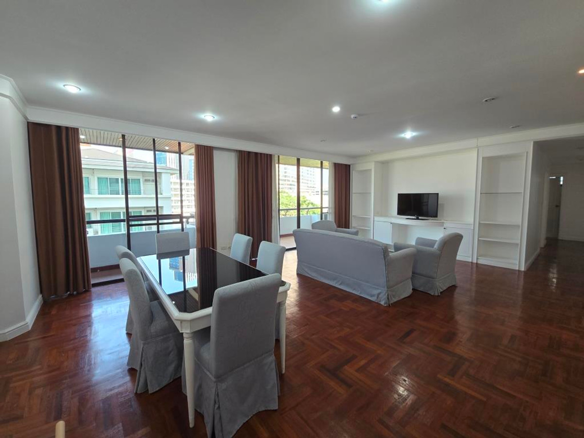 อพาร์ทเมนท์ Pet-Friendly 3 ห้องนอน 210 ตรม. ระหว่างบีทีอารีย์-สะพานควาย อพาร์ทเมนท์ Pet-Friendly 3 ห้องนอน 210 ตรม. ระหว่างบีทีอารีย์-สะพานควาย