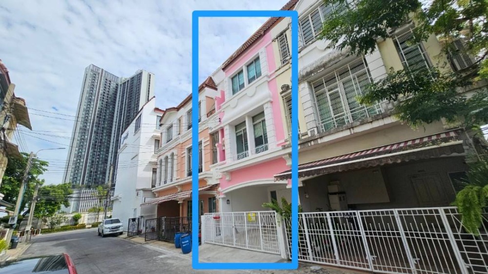 ขายด่วน! ทาวน์โฮมบ้านกลางเมือง 150 ม.เดินถึงสถานีศรีลาซาล ขายด่วน! ทาวน์โฮมบ้านกลางเมือง 150 ม.เดินถึงสถานีศรีลาซาล