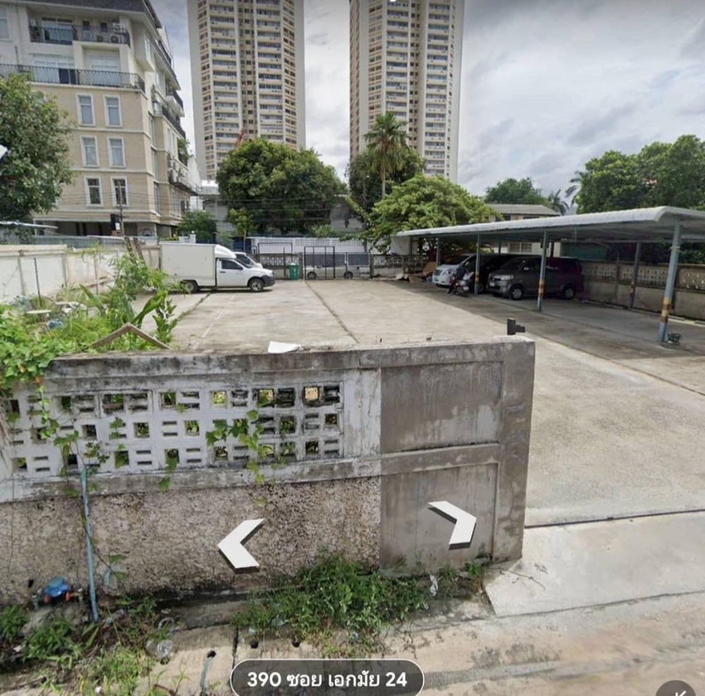 ที่ดินเอกมัย 24-26 : ที่ดินเป็นสี่เหลี่ยมผืนผ้า : ขนาด 138 ตร.วา