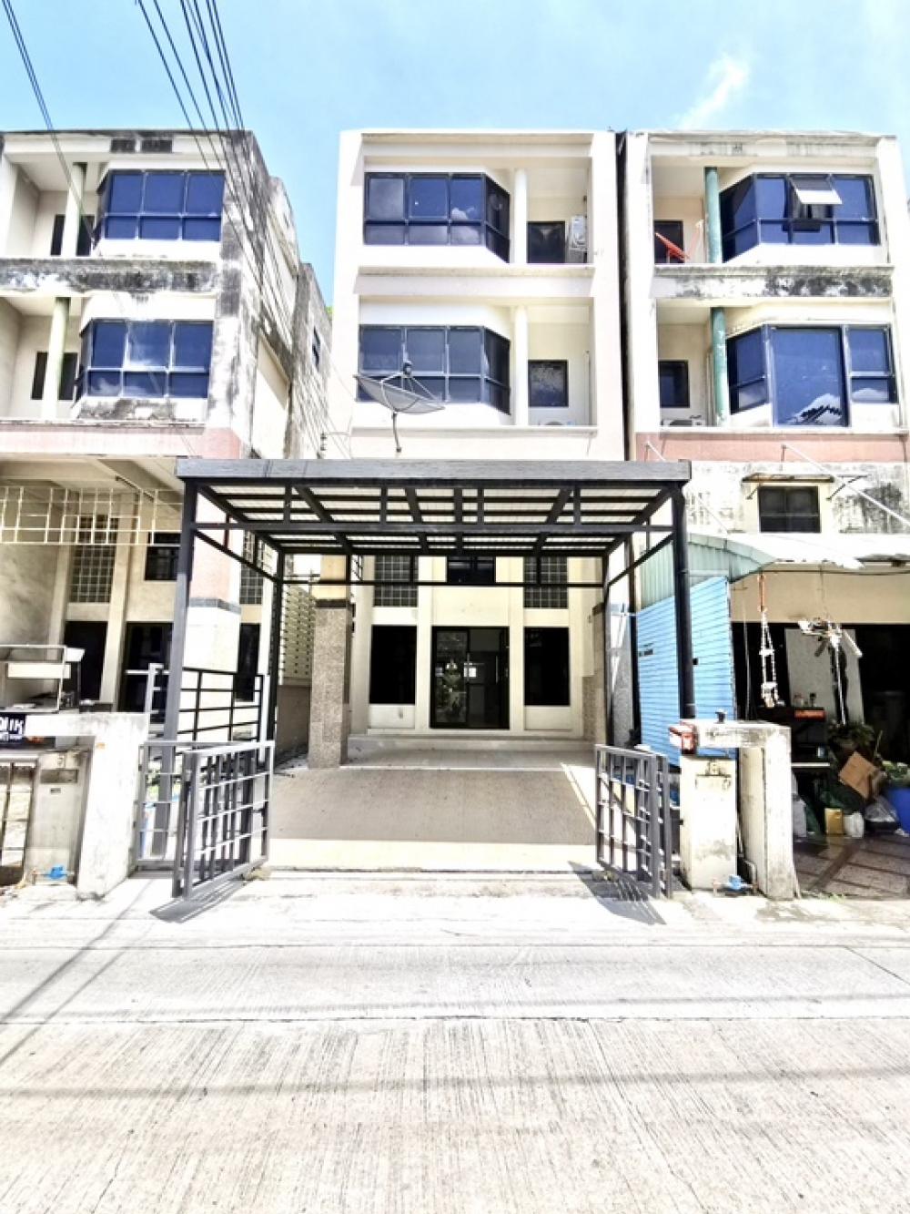 For sale with tenant, commercial building, Bang Waek, near Kanchanaphisek Road, only 50 meters. For sale with tenant, commercial building, Bang Waek, near Kanchanaphisek Road, only 50 meters.