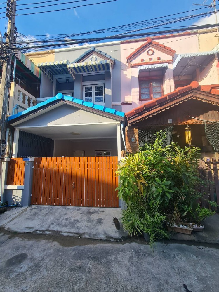 2-story townhouse for sale Baan Fah Rangsit, Khlong 4, Rangsit-Nakhon Nayok Road, Khlong 4, Bueng Yitho, Thanyaburi, Pathum Thani. In front of the village there is a van van, bus stop, convenient, comfortable, prime location, Future Park Rangsit. Don Muea 2-story townhouse for sale Baan Fah Rangsit, Khlong 4, Rangsit-Nakhon Nayok Road, Khlong 4, Bueng Yitho, Thanyaburi, Pathum Thani. In front of the village there is a van van, bus stop, convenient, comfortable, prime location, Future Park Rangsit. Don Muea