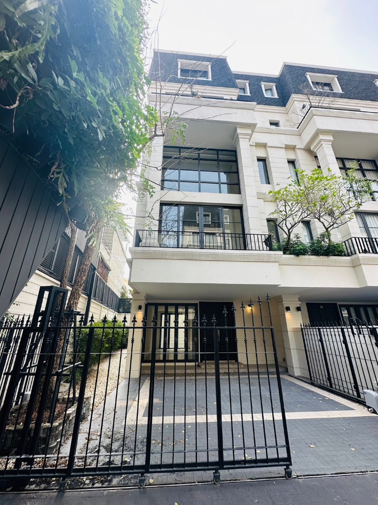 ❖ Modern Classic ❖ ทาวน์เฮ้าส์ 4 ชั้น 28.00 ตร.ว. | 3 ห้องนอน 2 ที่จอดรถ | ใกล้ รร.เซนต์ยอแซฟยานนาวา 1 นาที, Central Plaza พระราม 3 4 นาที