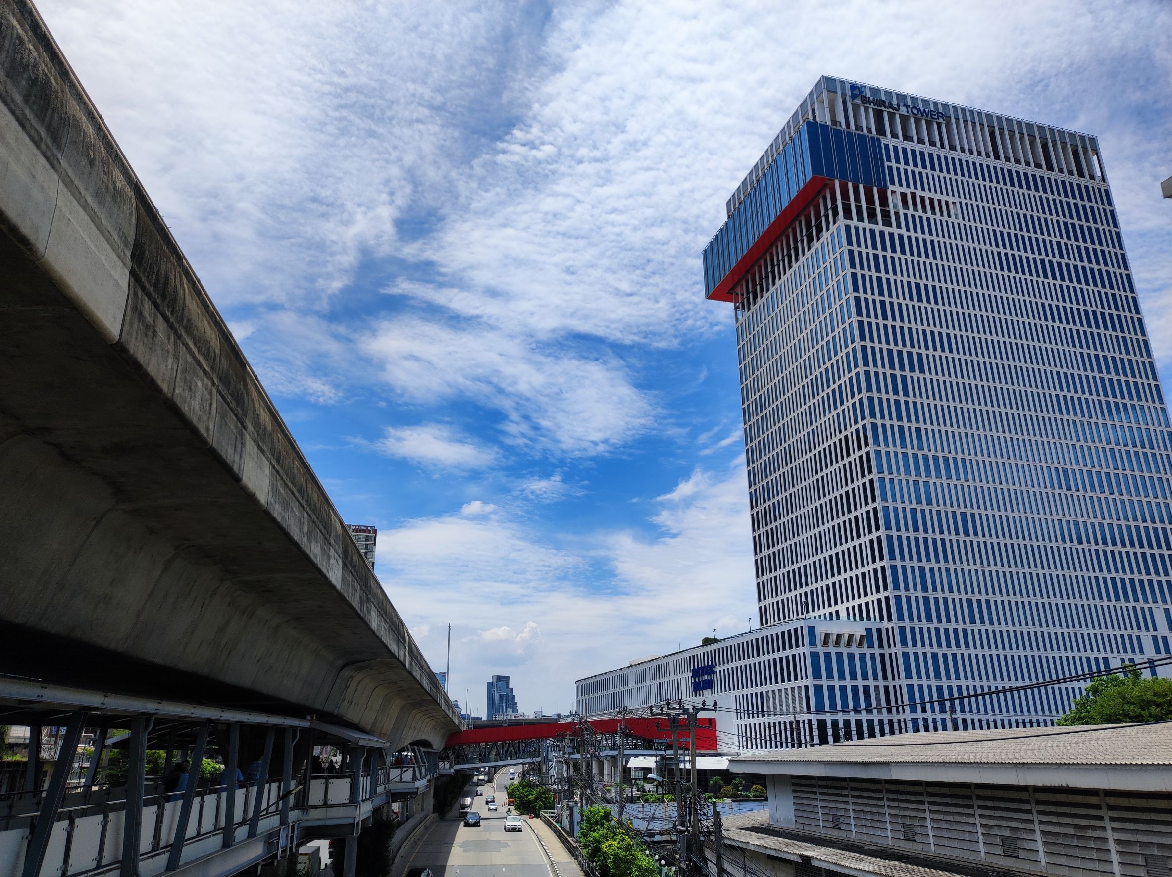 เซอร์วิสออฟฟิศ พื้นที่สำนักงานให้เช่า บางนา Serviced Office ตกแต่งสวย พร้อมเข้าอยู่ อาคาร ภิรัช ทาวเวอร์ แอท ไบเทค บางนา ( Bhiraj Tower At Bitec Bangna ) ใกล้รถไฟฟ้า BTSบางนา 3 Workstations ราคาเช่า 22,590 บาท ย่านบางนา