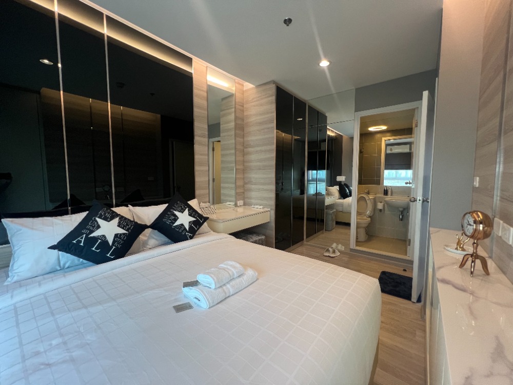 For Rent : Plum Condo Ramkamhaeng Station, 1 bedroom, 1 bathroom near Airport Link Ramkhamhaeng Station. Easy access and full furnished.