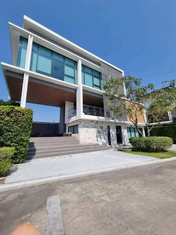 ● Modern Luxury ● 54.00 ตร.ว. 310.00 ตร.ม. | 3 ห้องนอน มีสระว่ายน้ำ | ใกล้ Paradise Park 9 นาที, โรงพยาบาลสินแพทย์ ศรีนครินทร์ 10 นาที ● Modern Luxury ● 54.00 ตร.ว. 310.00 ตร.ม. | 3 ห้องนอน มีสระว่ายน้ำ | ใกล้ Paradise Park 9 นาที, โรงพยาบาลสินแพทย์ ศรีนครินทร์ 10 นาที