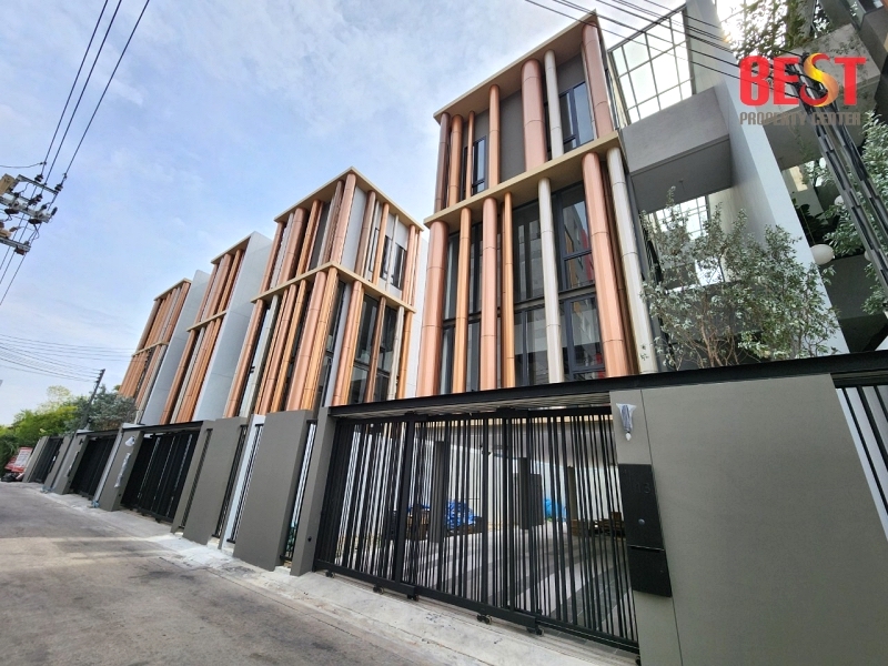 Home Office Baan Puri Puri for sale, Lat Phrao 41, parking for 6 cars, beautiful design, complete functions. Home Office Baan Puri Puri for sale, Lat Phrao 41, parking for 6 cars, beautiful design, complete functions.