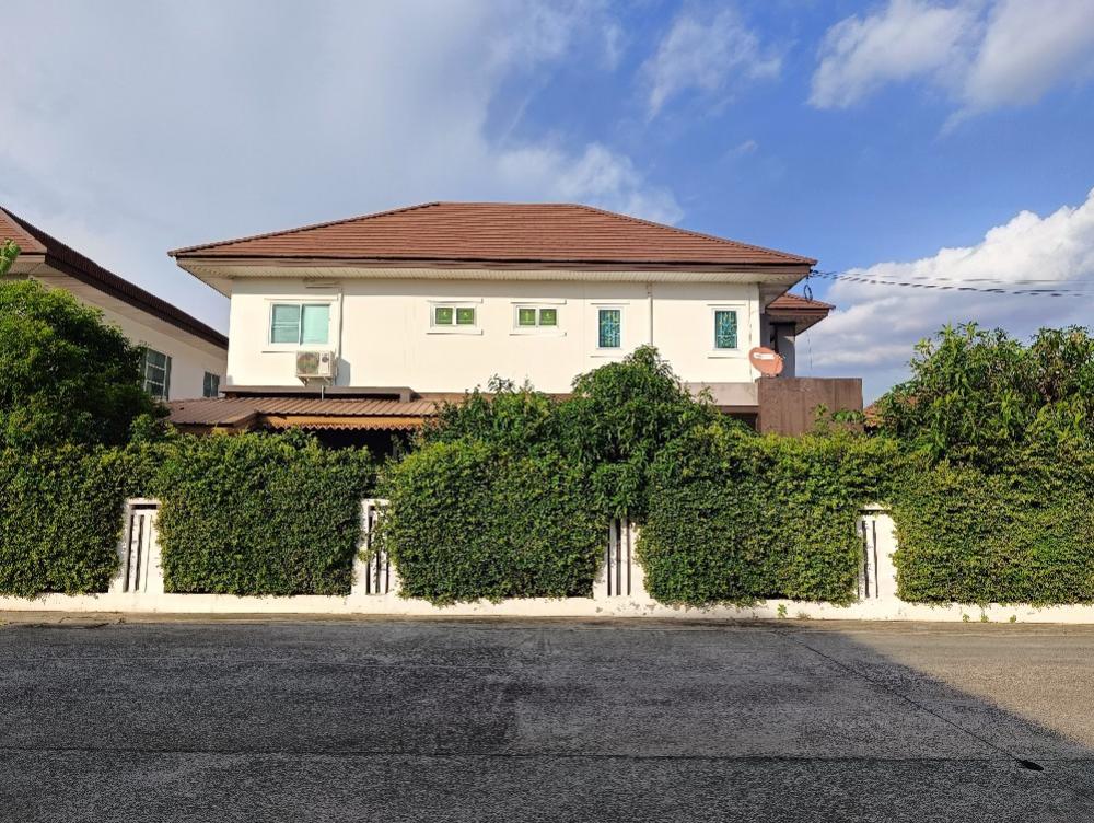 Sell ​​or rent a two-storey detached house. The Best Project Korat city Usable area approximately 375 sq m., area 99.2 sq m., near the motorway. and a high-speed train station that is being built Near Mittraphap Road, just 500 m.