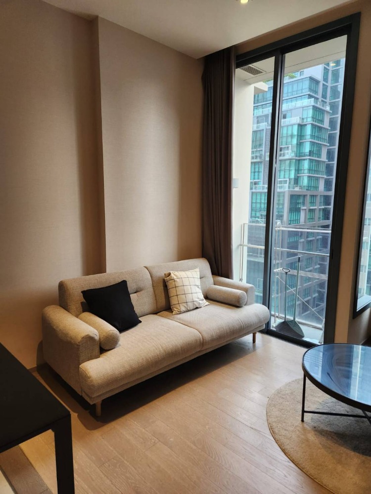 Rent The Esse Asoke room size 46.5sqm,1 bedroom 1 bathroom on 15th floor Fully furnish and electrical machines. Rent The Esse Asoke room size 46.5sqm,1 bedroom 1 bathroom on 15th floor Fully furnish and electrical machines.