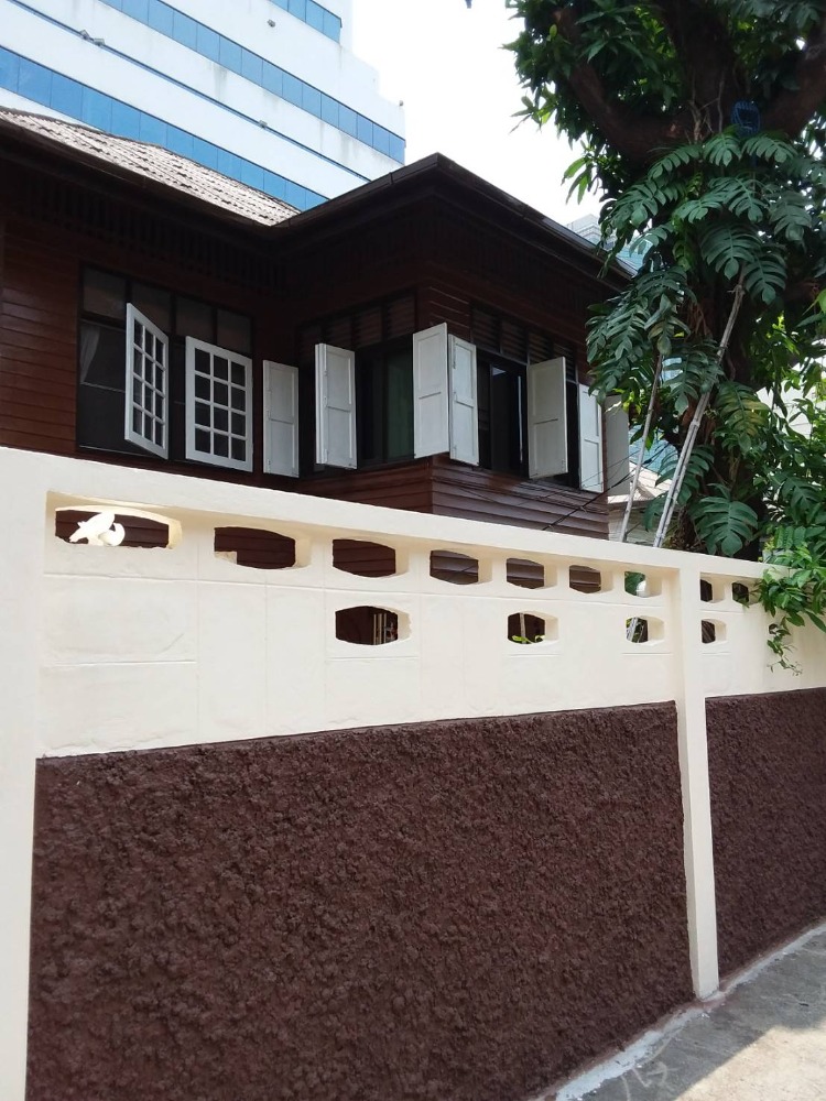 ขายบ้านพร้อมที่ดิน ทำเลดี ถนนสีลม ตรงข้ามรพ. BNH และ อัสสัมชัญคอนแวนซ์อยู่ในซอยคอนแวนซ์ พื้นที่ 160 ตารางวา ราคา 152 ล้านบาท ติดต่อ คุณปุ้ย 089-9209893 – รูปที่ 2