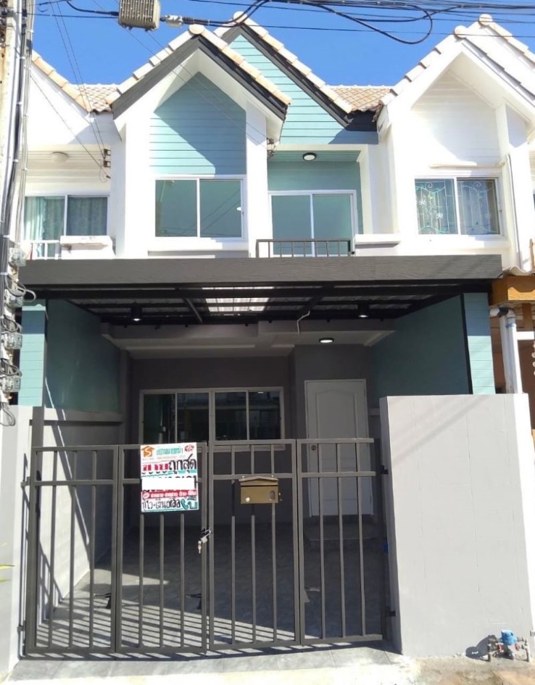 🔥Selling at promotional price🔥 2nd floor, 17 sq m, Ratchathani Village, 9 Soi Sai Mai 43. The house has 2 bedrooms, 2 bathrooms.