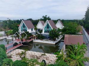 ขายที่ดินพร้อมบ้านพัก 6 หลัง 3 ไร่ 2 งาน 90 ตร.วา  ติดริมแม่น้ำท่าจีน  ต.ท่าไม้ อ.กระทุ่มแบน  สมุทรสาคร74110